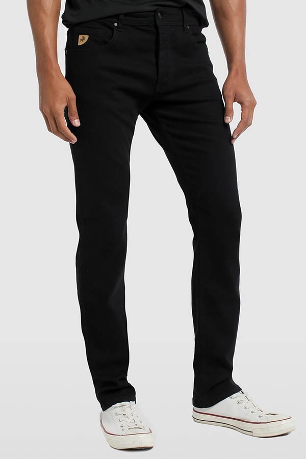 Vaquero_negro_hombre__124__Lois__124__Marvin_ly_Melo_EA__124_